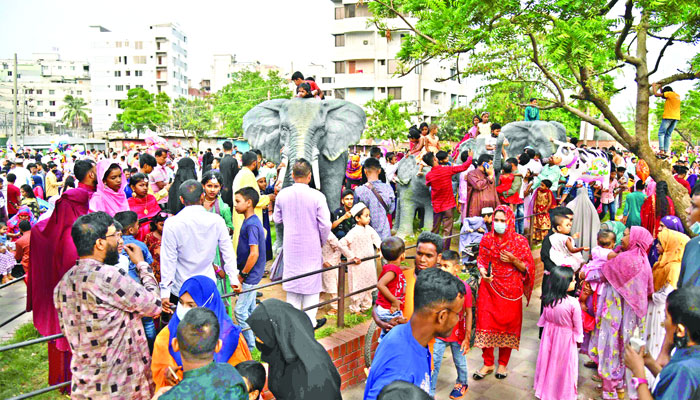 মুক্তির আনন্দে নগরবাসী ঈদ উদযাপন : চেনারূপে রাজধানীর বিনোদন কেন্দ্রগুলো