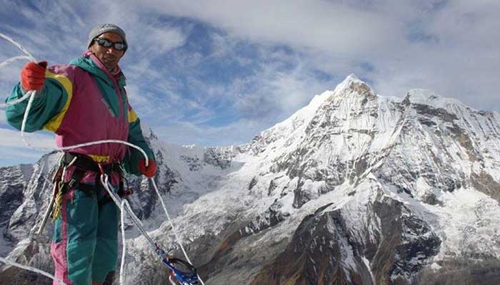 এভারেস্টে ২৬ বার উঠে নিজের রেকর্ড নিজেই ভাঙলেন শেরপা