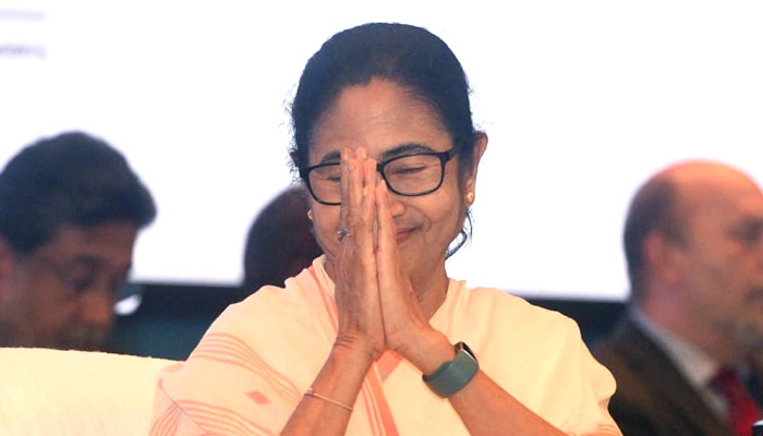 মমতা পশ্চিমবঙ্গের বাংলা আকাদেমি পুরস্কার পাওয়ায় ব্যাপক সমালোচনা