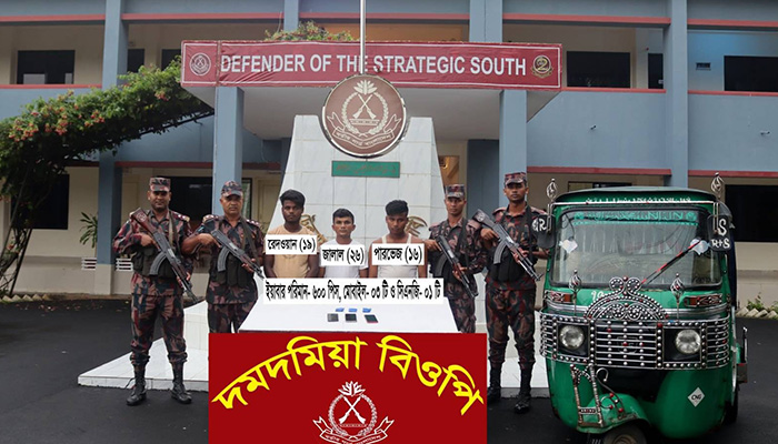 ৪০ হাজার ৬০০ পিস ইয়াবা ও মায়ানমারের মুদ্রা সহ ৭জন আটক