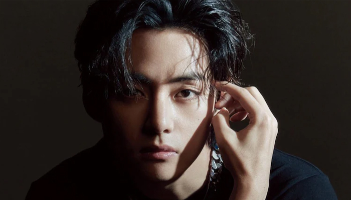 বিশ্বের সবচেয়ে সুদর্শন পুরুষ বিটিএসের ভি