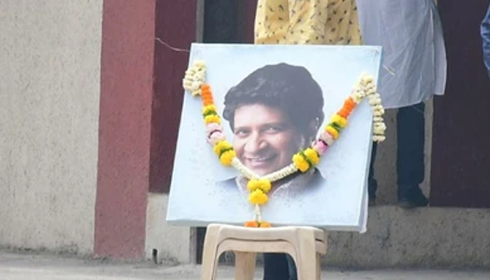 কেকের শেষকৃত্য সম্পন্ন, অশ্রুজলে প্রিয় শিল্পীকে বিদায়