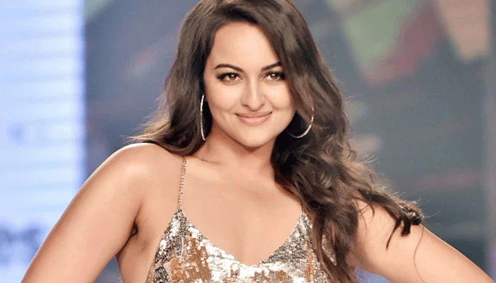 ভাই কুশ সিনহার সিনেমায় নায়িকা সোনাক্ষী সিনহা