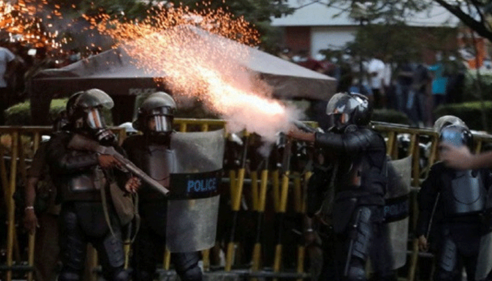 বিক্ষোভকারীদের দমনে কলম্বোয় কারফিউ জারি