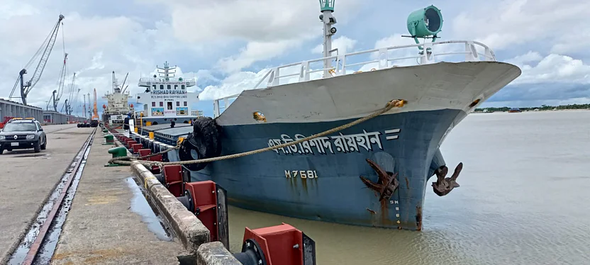 ট্রানজিট মেনে ভারতীয় পণ্যের প্রথম চালান এলো মোংলা বন্দরে