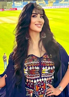 বলিউডে অভিনয় করতে চান আফগান সুন্দরী