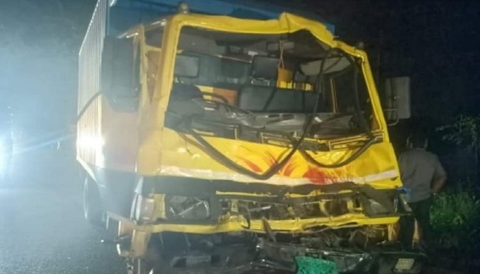 মিরসরাইয়ে কাভার্ডভ্যান-বাসের সংঘর্ষ, নিহত ৪