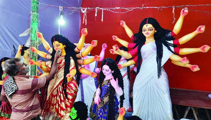 শারদীয় দুর্গোৎসব কাল শুরু, প্রস্তুতির ব্যস্ততা তুঙ্গে