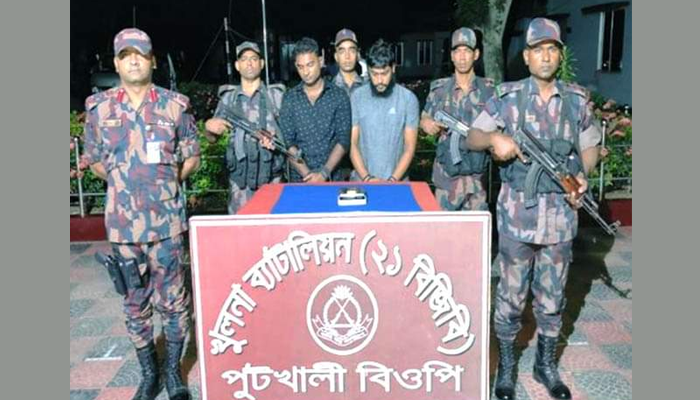 ২৫ কেজি স্বর্ণসহ ১৫ চোরাকারবারি আটক