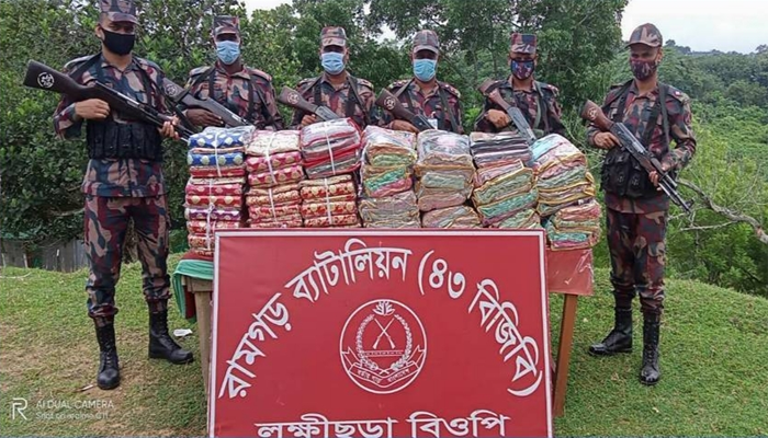 রামগড়ে বিজিবির অভিযানে ভারতীয় শাড়ি ও গরু জব্দ