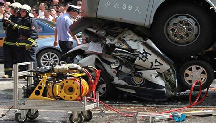 চীনে বাস দুর্ঘটনায় মৃত্যু ২৭