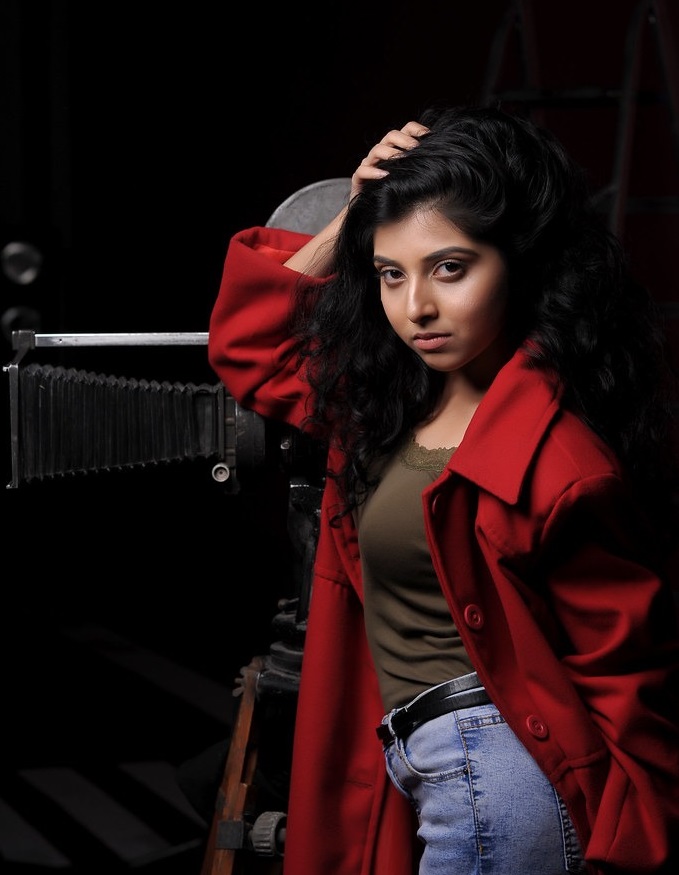 পড়শীর ‘এখানে প্রেম শেখানো হয়’