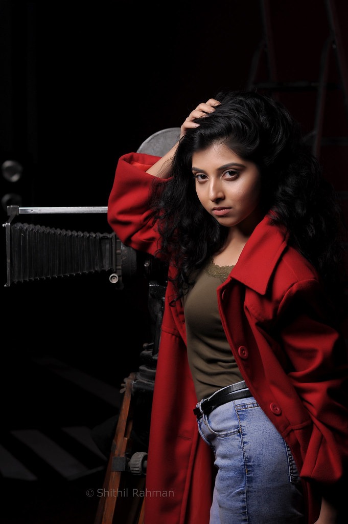 পড়শীর ‘এখানে প্রেম শেখানো হয়’