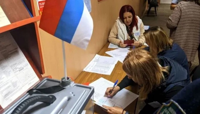 রুশ বাহিনীর খবরদারিতে ইউক্রেনের ৪ অঞ্চলে গণভোট