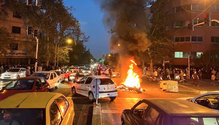 হিজাববিরোধী বিক্ষোভে নিহতের সংখ্যা বেড়ে ৯২