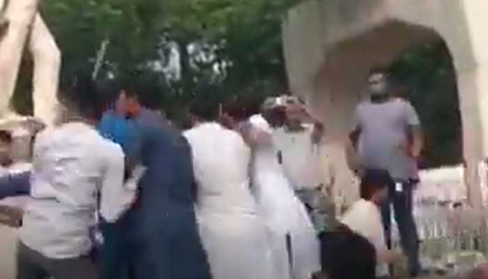 আবরারের স্মরণসভায় ছাত্রলীগের হামলা, আহত ১৩