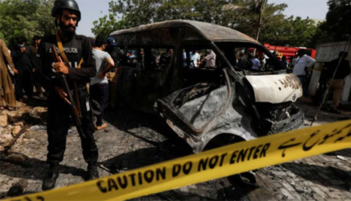 পাকিস্তানে আত্মঘাতী বোমা হামলা, নিহত ৩