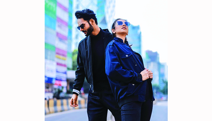 শীতের জ্যাকেট নিয়ে ফিওনা