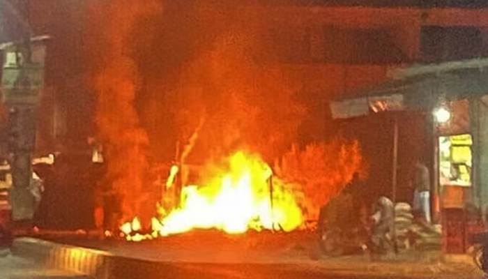 পাকিস্তানে আত্মঘাতী বোমায় সেনাসহ নিহত ৩