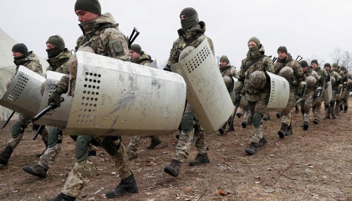 ইউক্রেনে হামলায় ২ লাখ সেনা প্রস্তুত করছে রাশিয়া