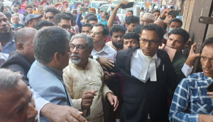 আইনজীবী নিয়ে বিএনপি কার্যালয়ে প্রিন্স