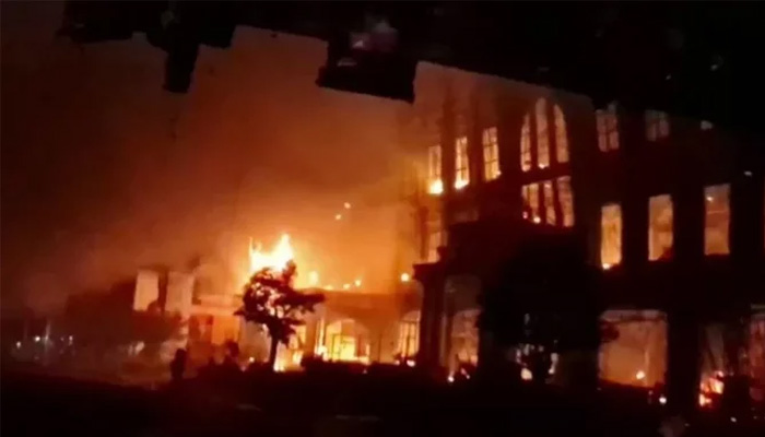 কম্বোডিয়ায় ক্যাসিনোতে আগুন লেগে নিহত ১০
