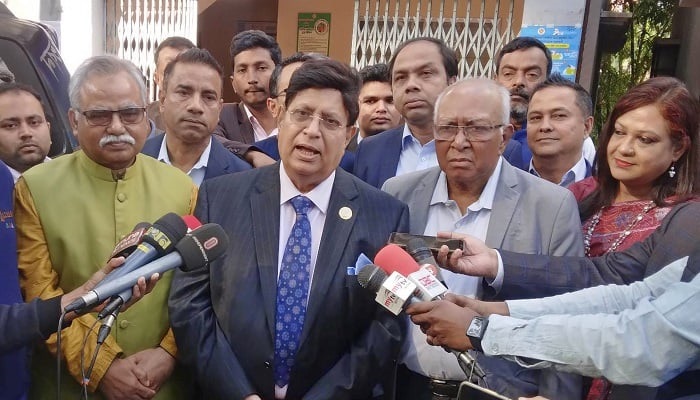 মিডিয়ার কারণে বিদেশিরা নিজেদের রাজা মনে করে