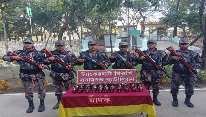 সুনামগঞ্জ সীমান্তে ভারতীয় মদ জব্দ