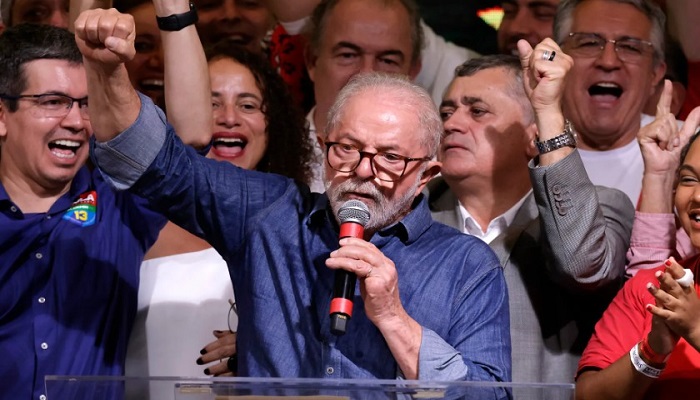 শপথ নিয়ে ব্রাজিল পুনর্গঠনের প্রতিশ্রুতি লুলার