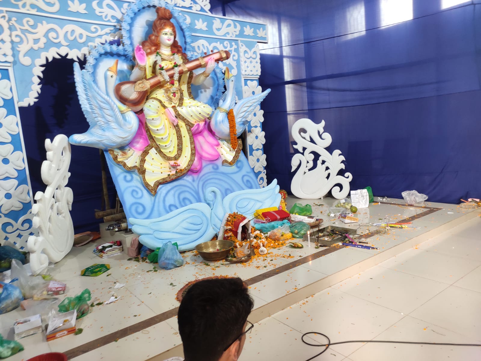ঢাবিতে উৎসবমুখর পরিবেশে চলছে সরস্বতী উদযাপন