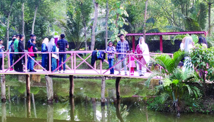 ভ্রমণপিপাসুদের নজর কাড়ে কুলাউড়ার আমানীপুর পার্ক