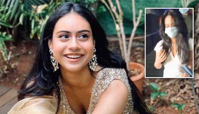 মুছেছে লিপস্টিক, মধ্যরাতে এ কী হাল অজয়ের মেয়ের!