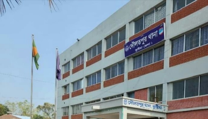 দৌলতপুরে নিজের গলা কেটে যুবকের আত্মহত্যা