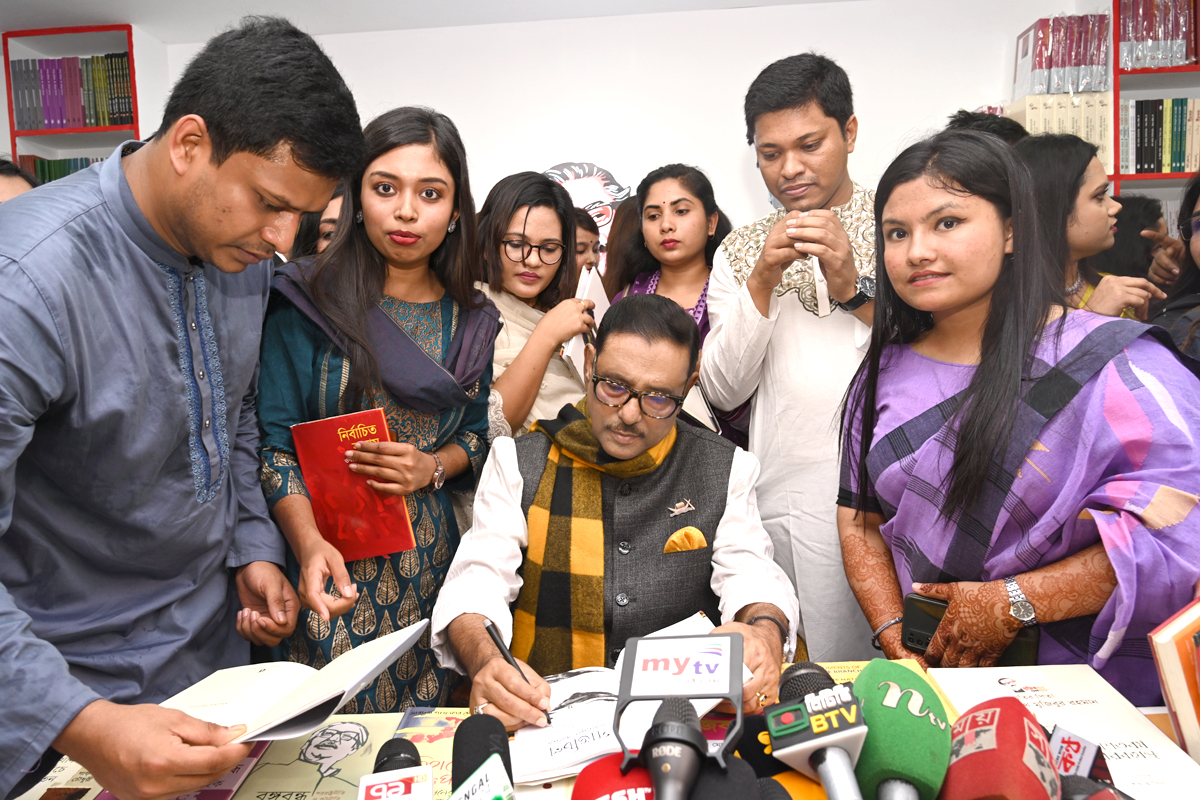 জাহারা মিতুর কাব্যের মোড়ক উল্টালেন ও. কাদের