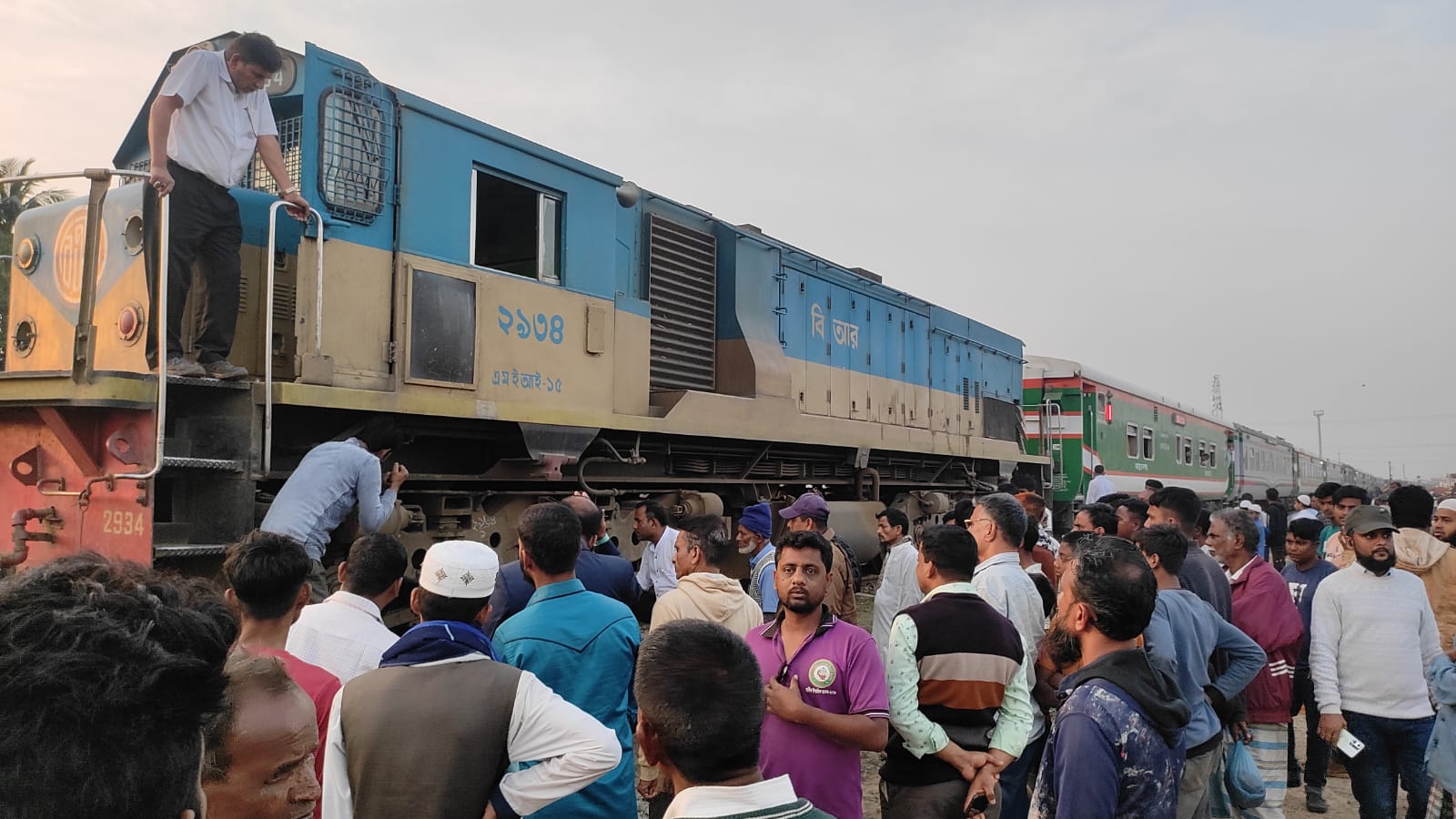 ঢাকা-সিলেট ও ঢাকা-চট্টগ্রাম রেল যোগাযোগ বন্ধ