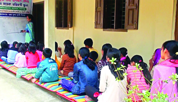 কমলগঞ্জে বৃন্দারাণীর মণিপুরী বর্ণমালায় মাতৃভাষায় স্কুল