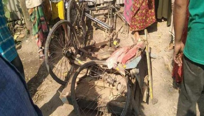 সিরাজগঞ্জে পিকআপ চাপায় মা-ছেলের মৃত্যু