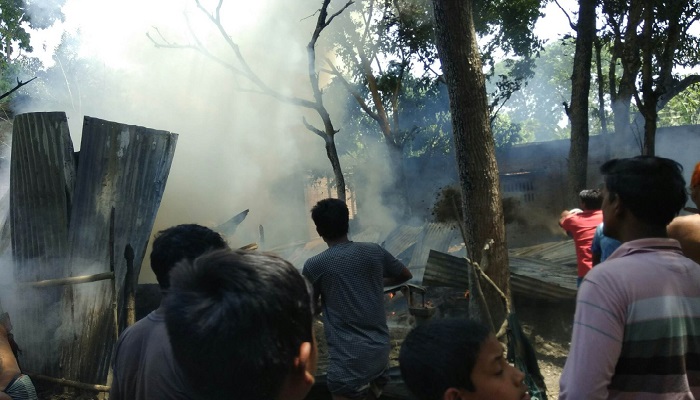 শিবগঞ্জে আগুনে পুড়ল ভিক্ষুকের বাড়ি
