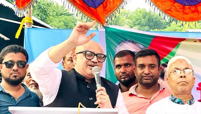 ‘তোর বুকের পাটা কত বড় দেখাই দিতাম’