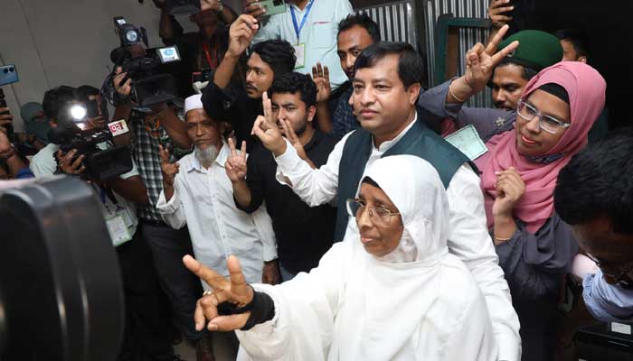 সব সেন্টারে খবর নিয়েছি, আমার মা জিতেছে
