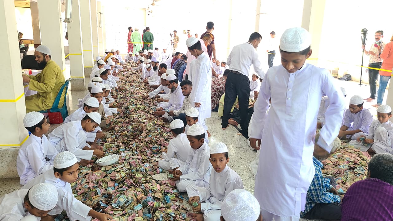 পাগলা মসজিদের দানবাক্সে টাকা উত্তোলনের রেকর্ড