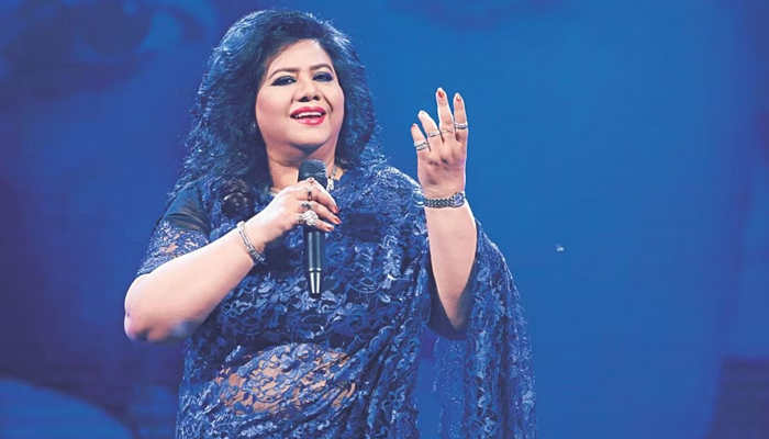 দীর্ঘদিন পর মঞ্চে রুনা লায়লা