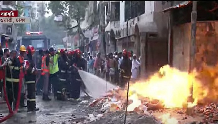 ওয়ারীতে গ্যাসলাইনের আগুন, দগ্ধ ৬