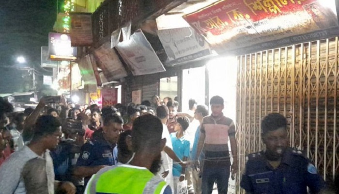 লক্ষ্মীপুরে ককটেল ফাটিয়ে স্বর্ণালংকার লুট, নিহত ১