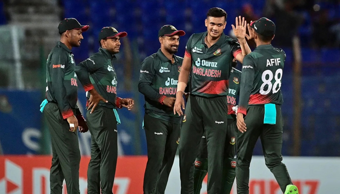 হাফসেঞ্চুরির দিনে তাসকিনের জোড়া আঘাত
