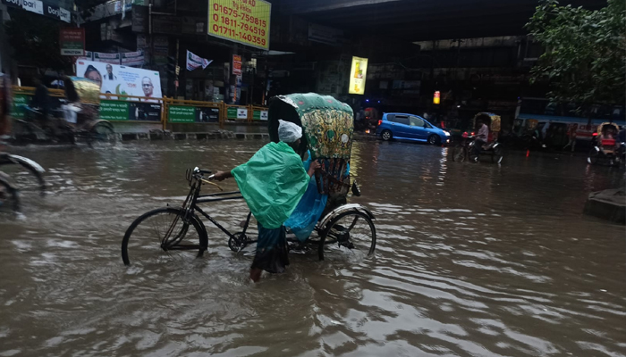 তলিয়ে গেছে রাজধানীর অনেক এলাকা
