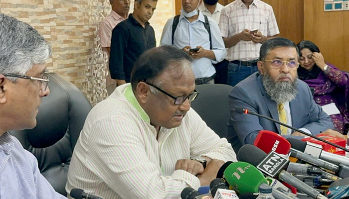 কাঁচা মরিচের চড়া দামের দায় আমাদের ঘাড়েই আসে