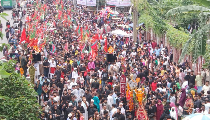 রাজধানীতে তাজিয়া মিছিলে হাজারো মানুষ