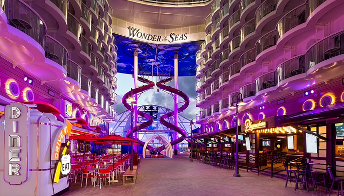 বিশ্বের সবচেয়ে বড় ক্রুজ জাহাজের যাত্রা শুরু কবে