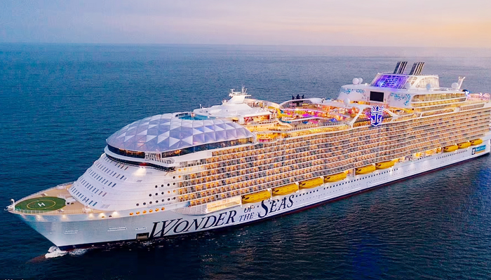 বিশ্বের সবচেয়ে বড় ক্রুজ জাহাজের যাত্রা শুরু কবে